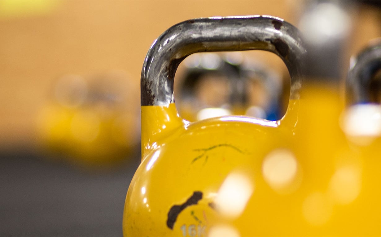 Gelbe Kettle Bells von Digital Burn Express