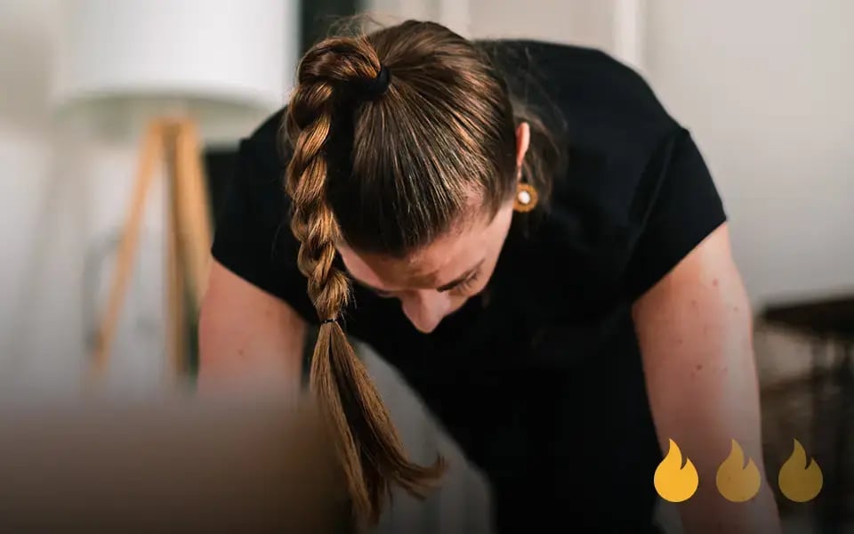 Frau im Liegestütz unten recht 1 von 3 Falmmenicons